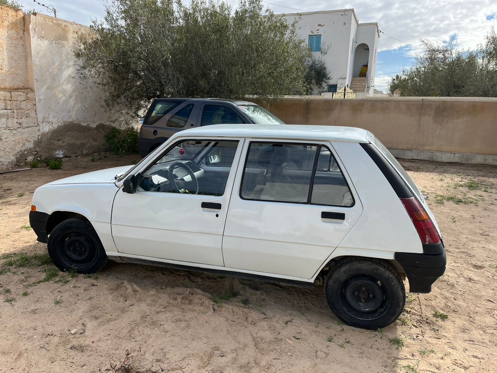 Renault Supercinq (ou Super 5) en bon état a vendre à djerba - Image 5